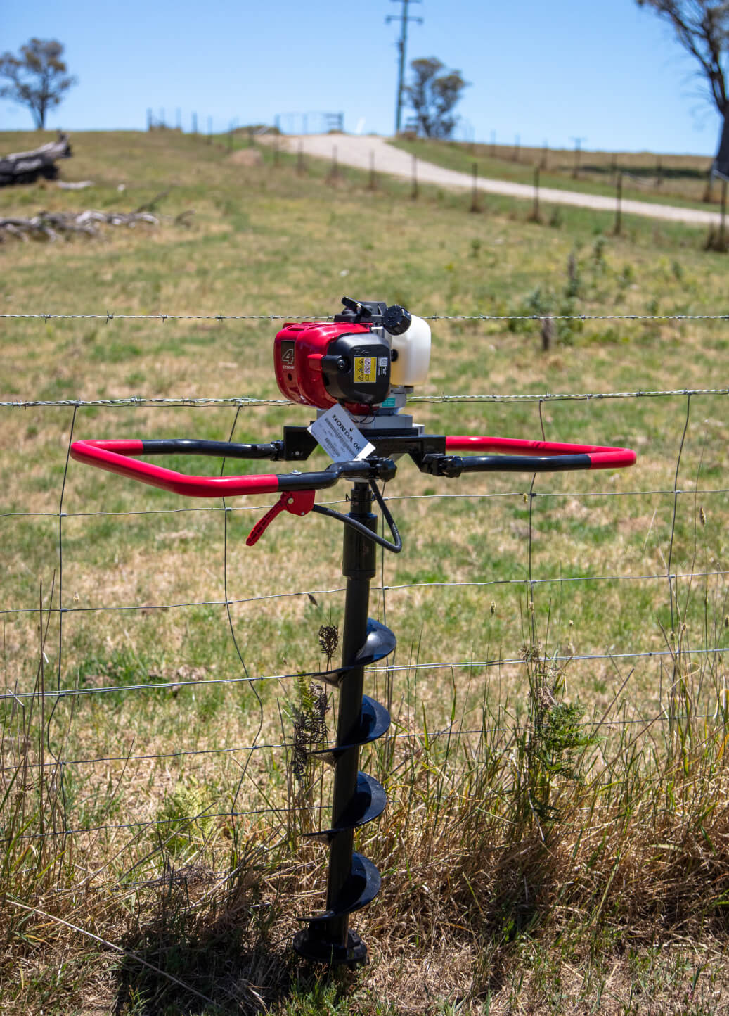 Shop the Bullmax Heavy Duty 2-Person Earth Auger powered by a Honda GX50 4-Stroke engine. Built for commercial use with folding handles, heavy-duty gearbox & replaceable auger blades.